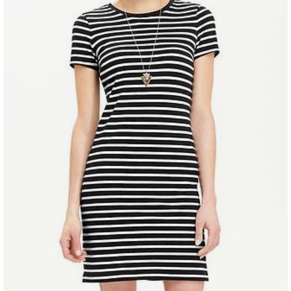 Old Navy Women’s Black and White Striped Tee Shirt Dress. Size Medium